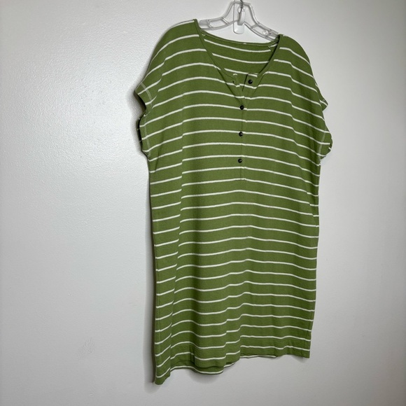 Wrap London Striped jersey dress Double cotton jersey
Apple Green US 16. - Picture 6 of 11